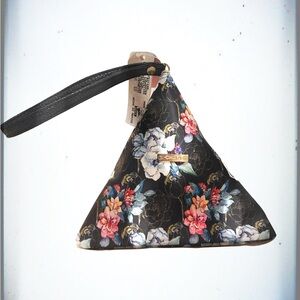 Chic Black Floral Clutch by Chula Moda GRADUATION 👩‍🎓